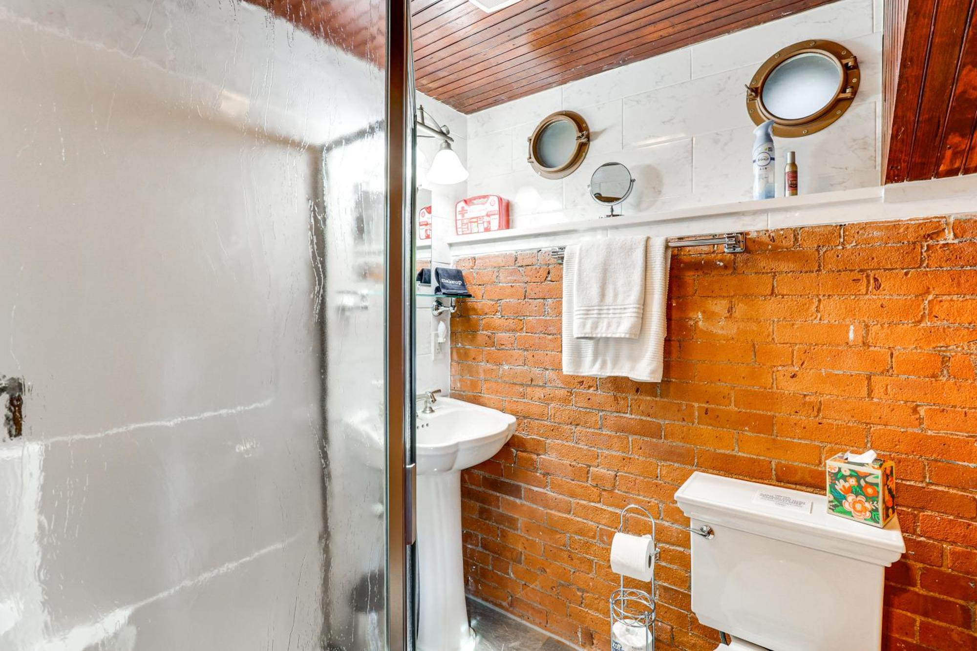 Downtown Essex Apartment - Steps To River! Exterior foto